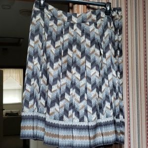 Pleated multicolored skirt, has under grey skirt.